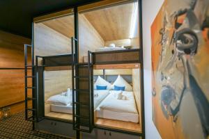 CHORS like a hotel - Capsule & NFT Boutique Hostel Bratislava - City Center