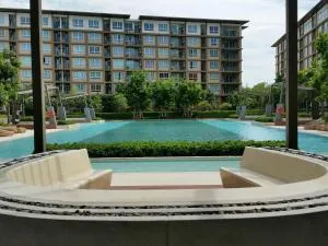 Baan Thew Lom by Meaw - Ban Sahakham