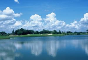 Uniland Golf & Resort