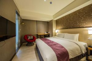 Phòng Giường Đôi Lớn Loại Sang (Deluxe Queen Room)