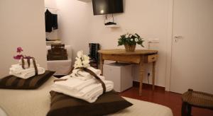 Standard Twin Room with Garden View room in Yhomisus