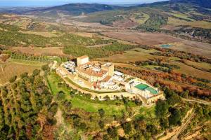 5 star Хотел Castello di Velona - The Leading Hotels of the World Монталчино Италия