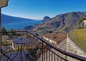 Casa Palanca Lake view apartment by Gardadomusmea - 3hvězdičkové hotely ve městě Tremosine sul Garda