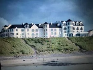 Beach Front Apt Portballintrae , Bushmills close to Royal Portrush Golf Club - Portballintrae
