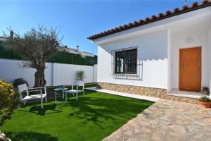 Three-Bedroom Villa room in Holiday Home Vinya