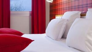 Hotels La Voile Rouge : photos des chambres