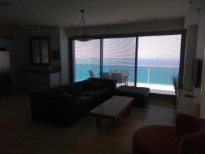 5 Rooms Apartment Sea View