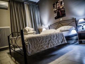 Ginas Studios