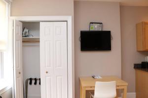 Stylish Downtown Studio in the South End, #8