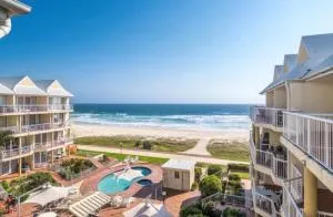 Crystal Beachfront Apartments - Tugun