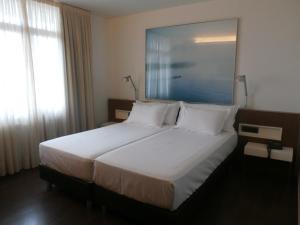 Superior Twin Room room in Hotel Sercotel Los Angeles