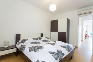 APARTMENTS ARIJANA free private garage and sea view