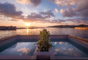 Shapes Luxury Suites Syros Greece