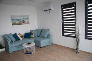 Modern Waterfront 1BR apartment with Aircon