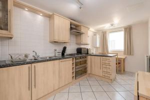 JOIVY Old Town Apartment with Parking Close to Royal Mile