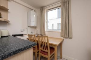 JOIVY Old Town Apartment with Parking Close to Royal Mile