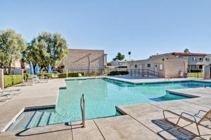 Four-Bedroom House room in Spacious 4BR Townhome in Scottsdale by WanderJaunt