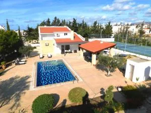6 bdr villa with TENNIS COURT - Pafos