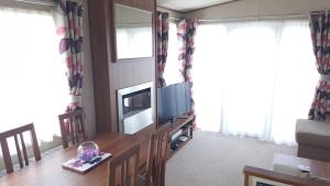 Dees Caravan Lettings Kingfisher Elm 481