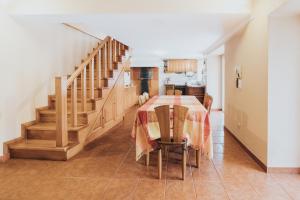 10 min from the beach Game room with fireplace Pool