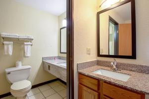 Econo Lodge Inn & Suites Wisconsin Dells