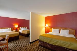 Econo Lodge Inn & Suites