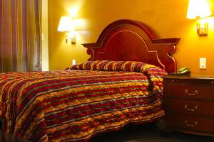 Queen Room - Disability Access room in Redondo Beach Inn-LAX