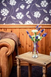 Twin Room room in Trivelles Waterhall Country Hotel - Gatwick