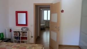 Spacious panoramic apartment - half way Center-Vomero district