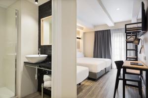 Triple Room room in Acta BCN 40