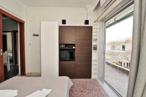 Themis 40 steps from beach