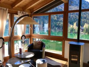 Chalet au Paradis with great views, hot tub, sauna & garden