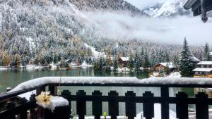 Chalet au Paradis with great views, hot tub, sauna & garden