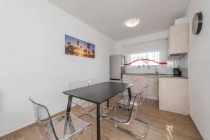 Dario 2. modern & luxury apartment with a pool 