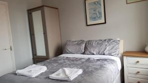 Basic Double Room with Shared Bathroom room in Oakley Hotel