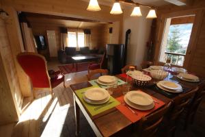 Chalets Sous les Ecotagnes : photos des chambres