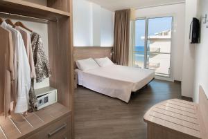 Double or Twin Room with Partial Sea View room in Hotel Atlantic
