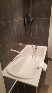Hotels Logis Hotel des Deux Forts : Chambre Triple avec Salle de Bains Privative