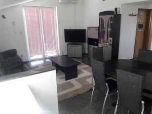 Apartments & Rooms Tony