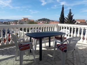 Apartments & Rooms Tony