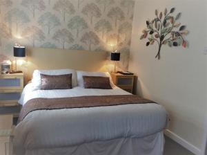 Kingsize Family Room (2 Adults + 1 Child) room in The Strathdon