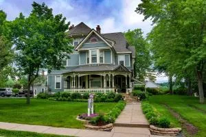 Aurora Staples Inn - Taylors Falls