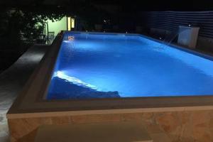 House Sandra with private heated pool and jacuzzi