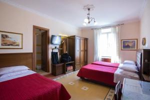 Superior Triple Room room in Anthony Guesthouse