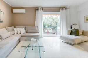 Athenian Riviera Beach Apartment - 4hvězdičkové hotely ve městě Atény