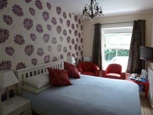 Double Room with Private Bathroom (in corridor) room in Hedgefield House