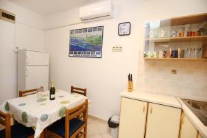Two-Bedroom Apartment with Terrace room in Apartment Mali Iz 16535b
