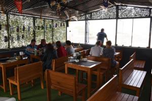 Lucky Restaurant & Guest House Near Taj Mahal