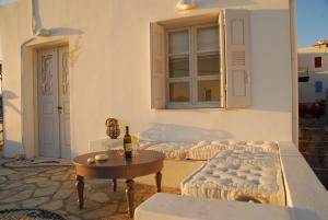 Archondoula Studios Milos Greece