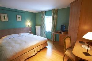 Double Room with Private Bathroom room in Manoir Kasselslay